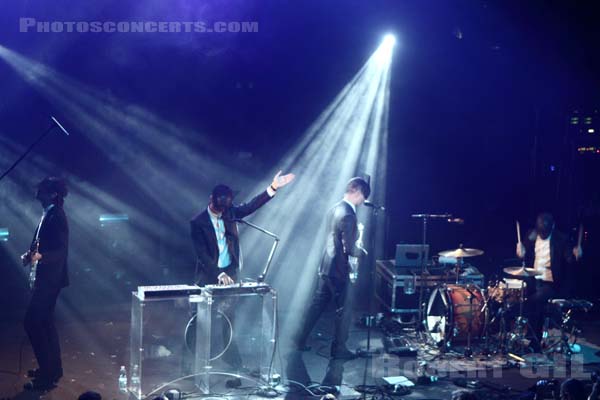 MONARCHY - 2010-11-07 - PARIS - La Cigale - 